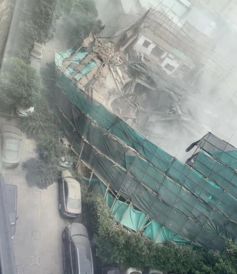 上海舊改建筑坍塌救援現(xiàn)場(chǎng) 消防隊(duì)長(zhǎng)連續(xù)奮戰(zhàn)五小時(shí)暈倒送醫(yī)